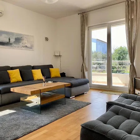 Apartment Sunny By The