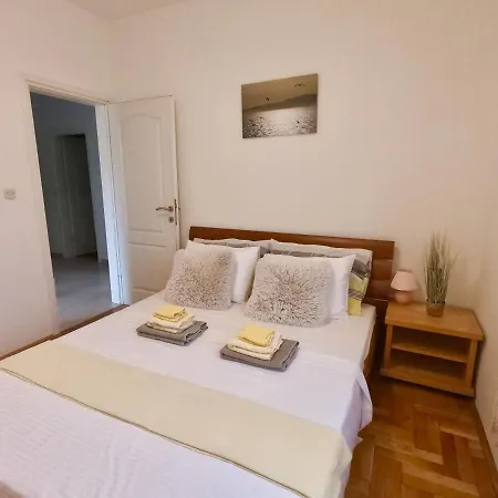 Apartment Sunny By The Kastel Stafilic