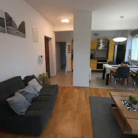 Apartment Sunny By The